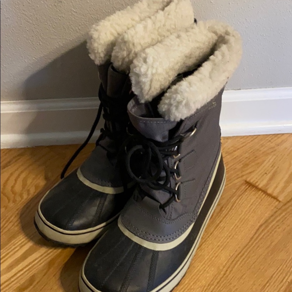 sorel winter women’s boots, size 9